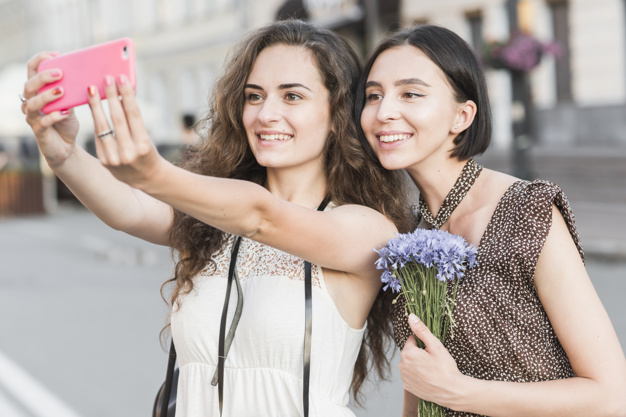 Instagram: 9 AI Tools to Download Instagram Videos	
