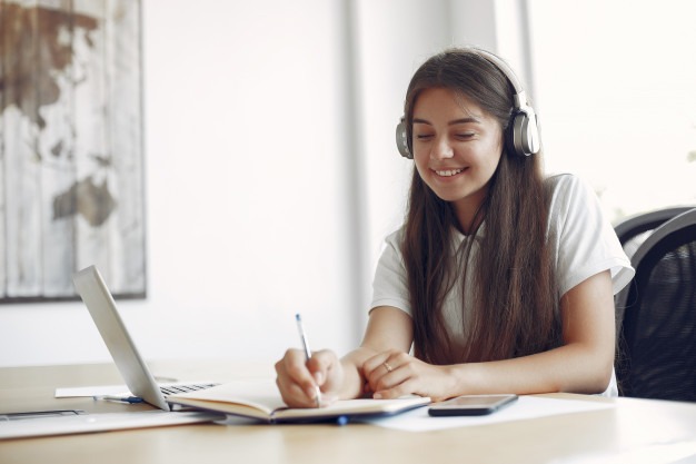 Email Psychology: 10 Tips to Boost Open Rates 
